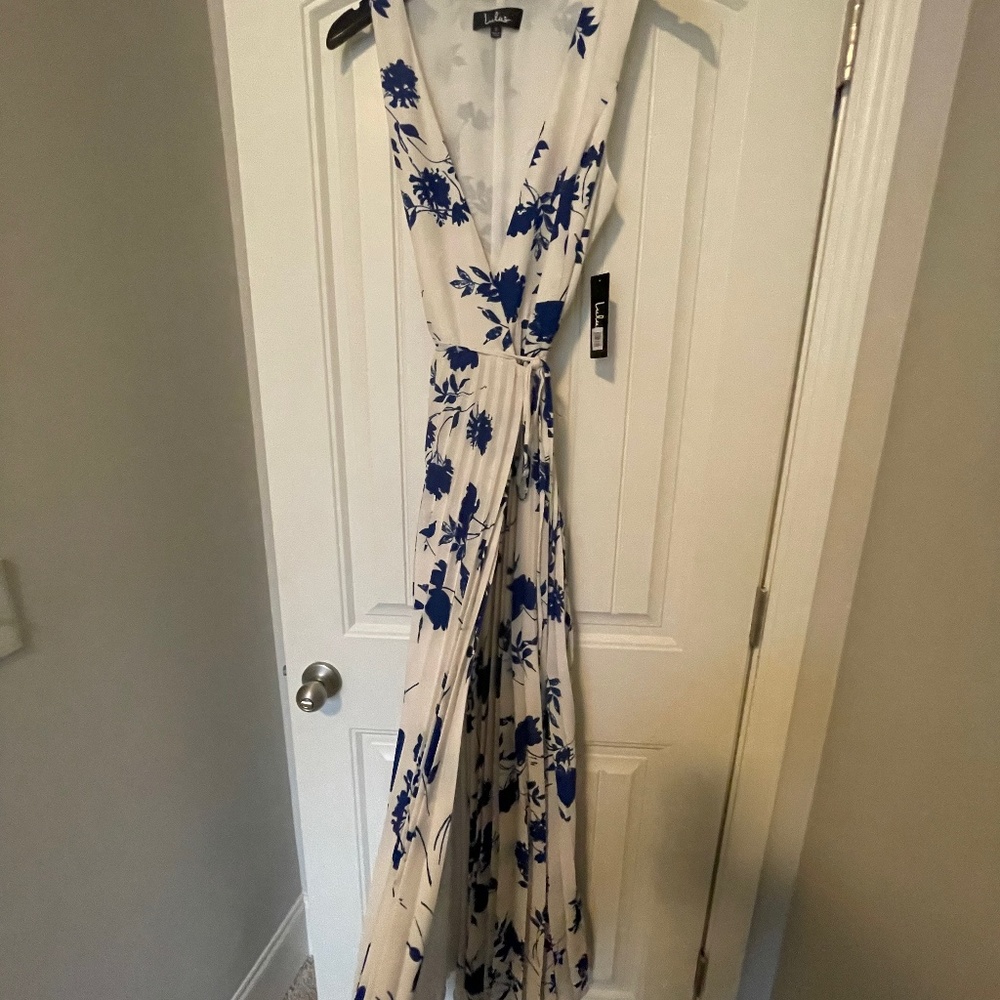 Lulus maxi floral blue and white flow dress brand new
